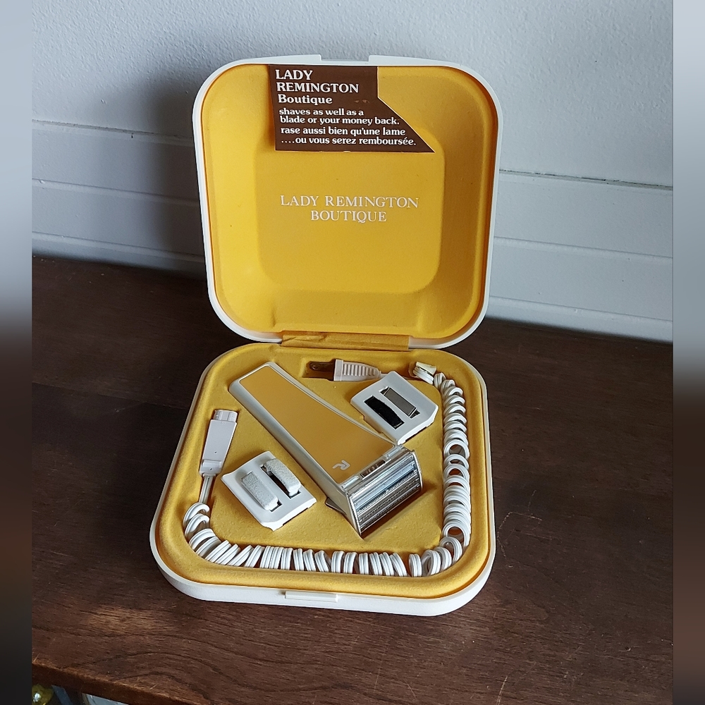 Vintage Lady Remington electric razorIn its original box with all accessories.